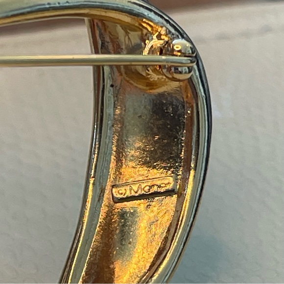 MONET Vintage 18k Yellow Gold Plated Monet Twisted Oval Brooch - Picture 3 of 3